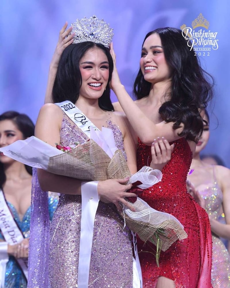 The 2022 Binibining Pilipinas Miss International winner Nicole Borromeo is crowned.
