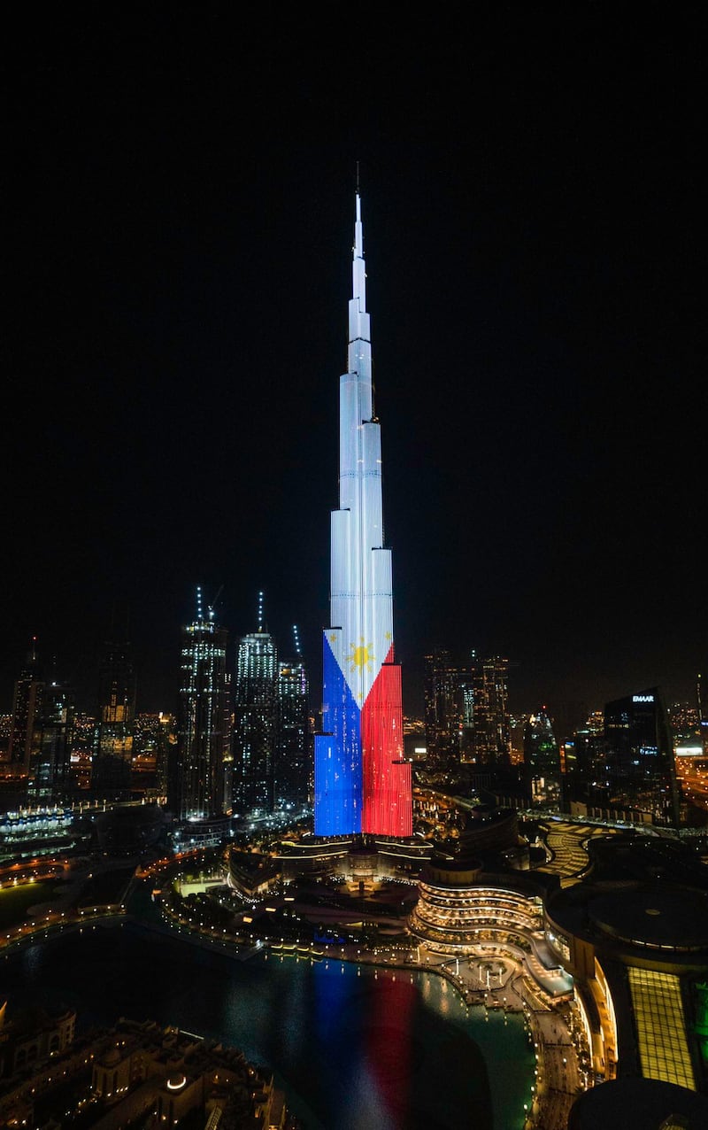 The Burj Khailfa displayed the Philippine flag for the country's independence day. Via @BurjKhalifa / Twitter