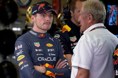 Red Bull Racing's Dutch driver Max Verstappen speaks with a member of his team in the garage during the third practice session for the Formula One Mexico Grand Prix at the Hermanos Rodriguez racetrack in Mexico City on October 29, 2022.  (Photo by ALFREDO ESTRELLA  /  AFP)