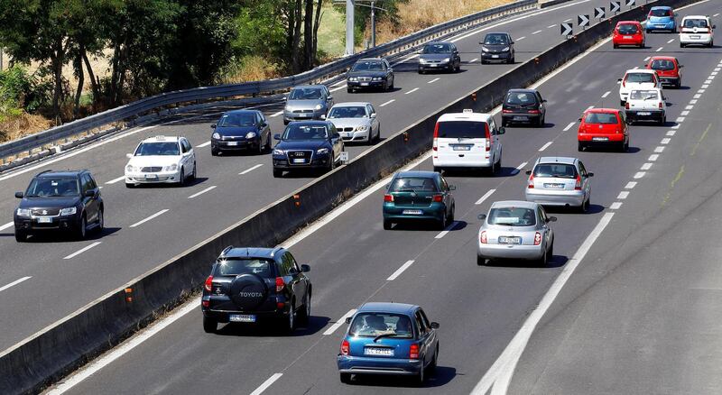 FILE PHOTO: Traffic moves along a road during a hot summer day near Rome, August 4, 2012. REUTERS/Giampiero Sposito/File Photo