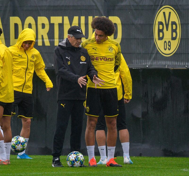 Dortmund's Swiss coach Lucien Favre speaks to Dortmund's Belgian midfielder Axel Witsel. AFP