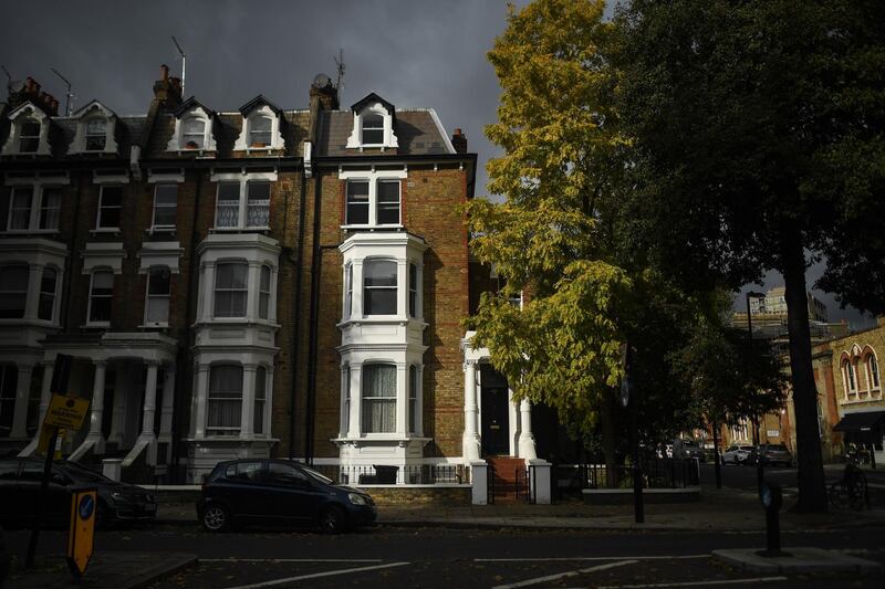 LONDON, ENGLAND - OCTOBER 26: General view of houses in Maida Vale on October 26, 2020 in London, England. As many young people renting rooms have left the capital due to the Coronavirus Pandemic, rents are dropping and in some places have fallen by a third. Aldgate has seen a 34% fall in price per room, whilst prices in Little Venice and Maida Vale dropped by 20%. The average rent drop for a room in London's Zone one dropped by 11% in comparison to this time last year. (Photo by Peter Summers/Getty Images)