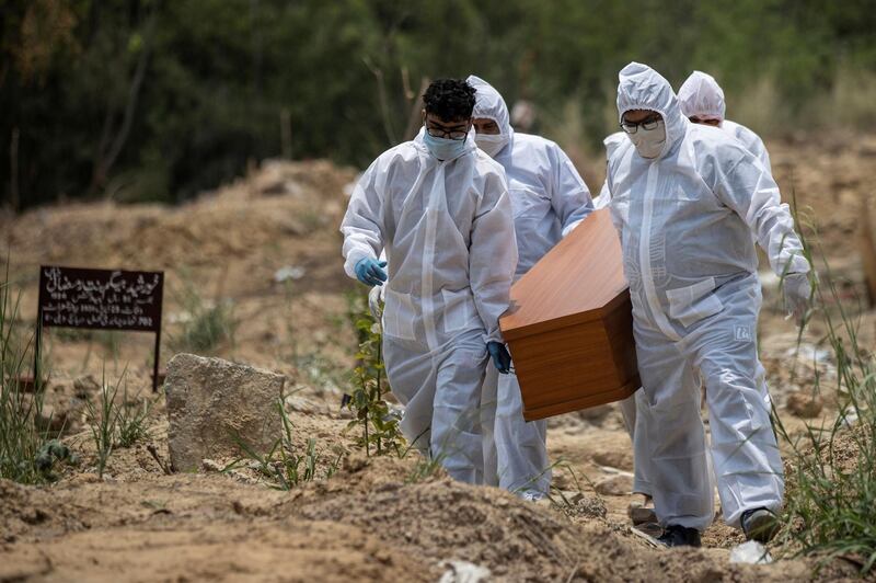 FILE PHOTO: Relatives carry a coffin for a man who died from the coronavirus disease (COVID-19), before his burial at a graveyard in New Delhi, India, June 8, 2020. REUTERS/Danish Siddiqui/File Photo