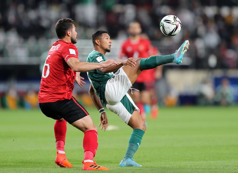 Rony of Palmeiras under pressure from Al Ahly's Yasser Ibrahim.