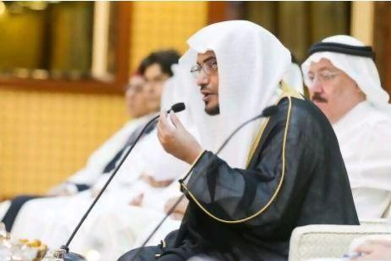 Sheikh Saleh bin Awad Al Maghamsi preaches at the Crown Prince majlis.