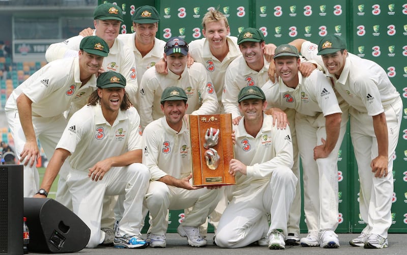 The Australian team pose with the Warne-Muralitharan trophy after defeating Sri Lanka by 96 runs on the final day of the second Test Match being played in Hobart, 20 November 2007.  Sri Lanka were dismissed for 410 in their second innings, chasing 507 for victory.  AFP PHOTO/William WEST (Photo by WILLIAM WEST / AFP)