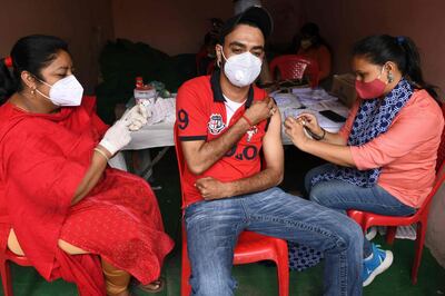 A medical worker inoculates a man with a dose of the Covaxin Covid-19 coronavirus vaccine during a vaccination camp in Amritsar on June 1, 2021. / AFP / NARINDER NANU
