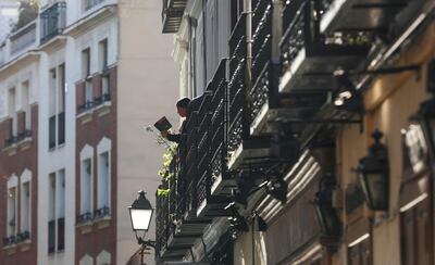 A woman reads a book on a balcony, during the coronavirus disease (COVID-19) outbreak, in Madrid, Spain, March 27, 2020. REUTERS/Sergio Perez