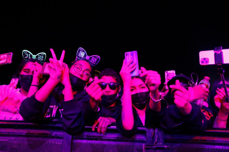 Visitors enjoying the Kite: K-pop in the Emirates 2021 concert at Jubilee Stage.