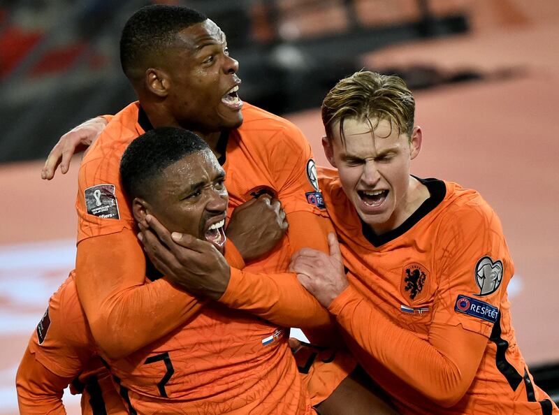 Netherlands' forward Steven Bergwijn celebrates with teammates after scoring his team's first goal against Norway. AFP