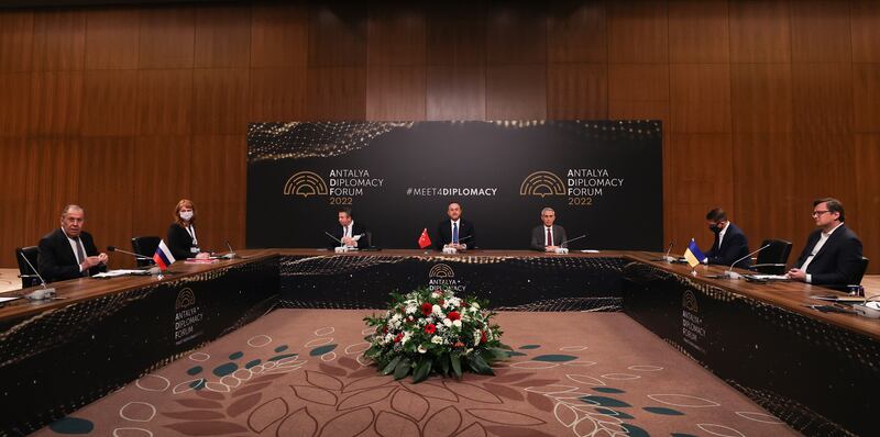 Turkish Foreign Minister Mevlut Cavusoglu (C) chairs a meeting on Thursday with his Russian and Ukrainian counterparts Sergey Lavrov (L) and Dmytro Kuleba, in Antalya, Turkey. AP