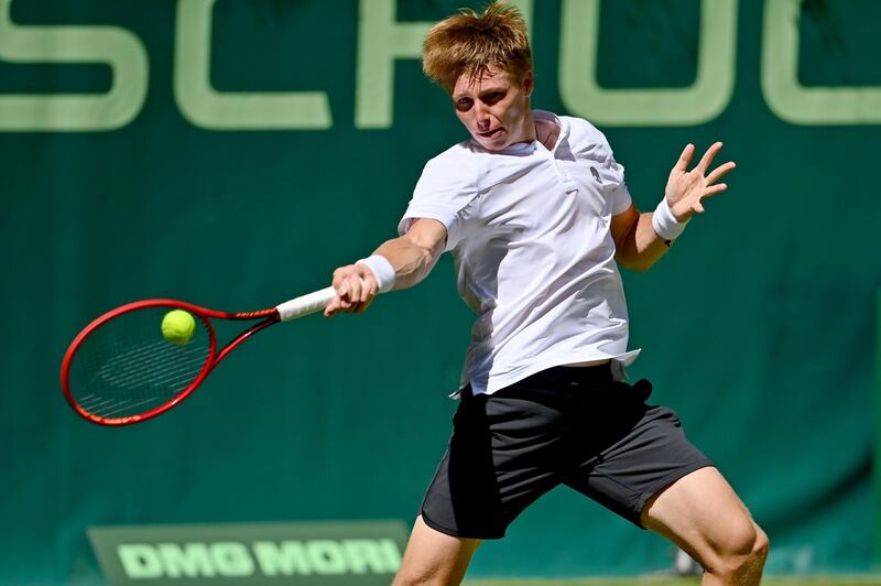 Ilya Ivashka plays a forehand to Roger Federer during their Halle Open first round match. Getty Images