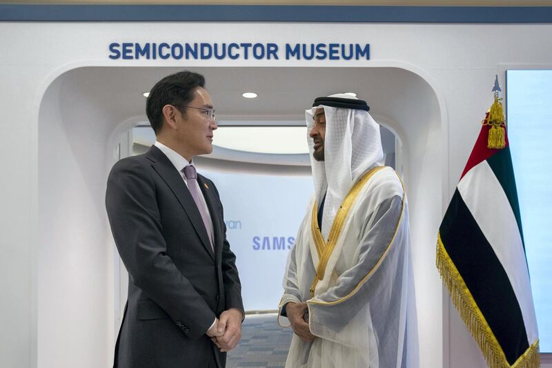 HWASEONG CITY, REPUBLIC OF KOREA (SOUTH KOREA) - February 26, 2019: HH Sheikh Mohamed bin Zayed Al Nahyan, Crown Prince of Abu Dhabi and Deputy Supreme Commander of the UAE Armed Forces (R) speaks with Jay Y. Lee, Vice Chairman of Samsung Electronics (L), during a visit to the Samsung Electronics Semiconductor Research and Development Centre.

( Mohamed Al Hammadi / Ministry of Presidential Affairs )
---