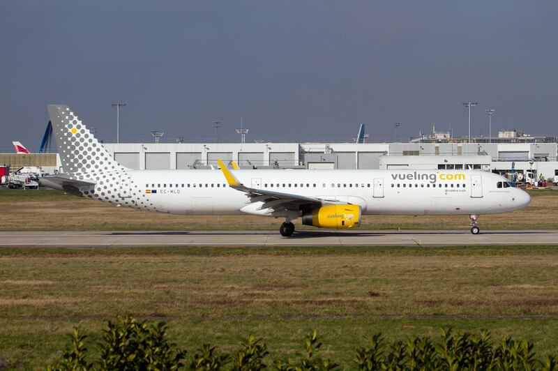 AIRPORT ORLY, PARIS, FRANCE - 2018/02/18: Vueling Airbus 321 leaving Paris Orly Airport. (Photo by Fabrizio Gandolfo/SOPA Images/LightRocket via Getty Images)