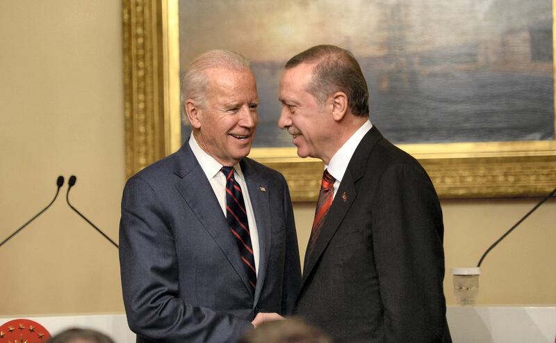 US Vice President Joe Biden (L) pose with Turkish President Rcep Tayyip Erdogan at Beylerbeyi Palace on November 22, 2014 in Istanbul. US Vice President Joe Biden on Saturday meets Turkish President Recep Tayyip Erdogan aiming to ease strains over the crisis in Syria and persuade Turkey to step up its support for the coalition against Islamic State (IS) jihadists. AFP PHOTO/BULENT KILIC (Photo by BULENT KILIC / AFP)