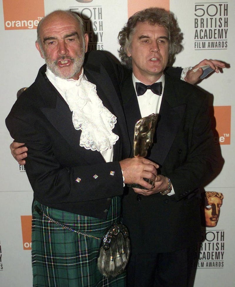 Actor Sean Connery (L) celebrates his special BAFTA Award for a Lifetime's Contribution to the British Cinema with fellow Scot Billy Connolly at the BAFTA Awards ceremony at the Grosvenor House Hotel in London 19 April. (Photo by STEFAN ROUSSEAU / PA / AFP)