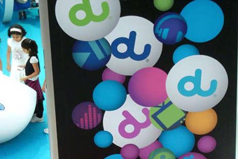 Du has been forced to provide new packages for customers after the telecoms regulator announced plans to suspend some BlackBerry services.