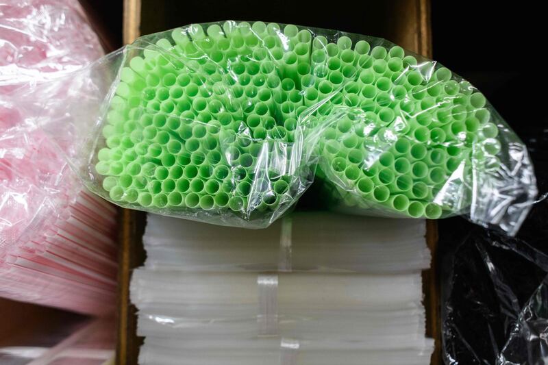 (FILES) In this file photo taken on May 21, 2018 straws are kept in plastic packaging in a plastics goods store in Hong Kong. In a milestone for environmentalists, Seattle has become the first major US city to ban plastic straws and utensils from its cafes and restaurants, but hopes of replicating the move nationwide still face mighty hurdles. / AFP / Anthony WALLACE
