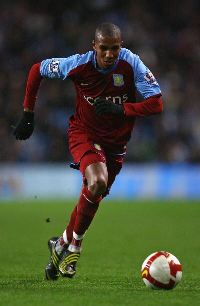 MANCHESTER, UNITED KINGDOM - MARCH 04:  Ashley Young of Aston Villa runs with the ball during the Barclays Premier League match between Manchester City and Aston Villa at the City of Manchester Stadium on March 4, 2009 in Manchester, England.  (Photo by Alex Livesey/Getty Images)