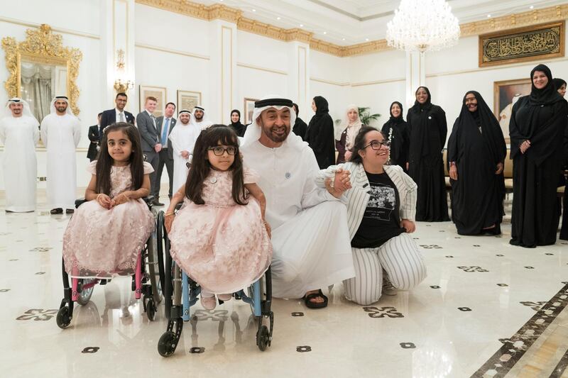 ABU DHABI, UNITED ARAB EMIRATES - October 23, 2018: HH Sheikh Mohamed bin Zayed Al Nahyan, Crown Prince of Abu Dhabi and Deputy Supreme Commander of the UAE Armed Forces (2nd R), stands for a photograph with the winners of The National Science, Technology and Innovation Festival, during a Sea Palace barza. 

( Mohamed Al Hammadi / Crown Prince Court - Abu Dhabi )
---