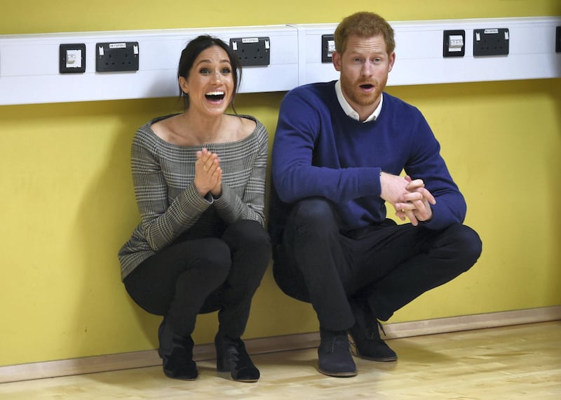 Britain's Prince Harry and his fiancée US actress Meghan Markle attend a street dance class during their visit to Star Hub community and leisure centre in the Tremorfa area of Cardiff, south Wales on January 18, 2018. (Photo by Geoff Pugh / POOL / AFP)