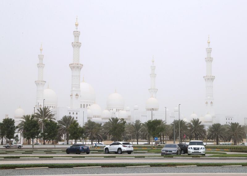 Abu Dhabi, U.A.E., July 30, 2018.   White haze at Abu Dhabi due to sand storms. --  Sheikh Zayed Grand Mosque.
Victor Besa / The National
Section:  NA