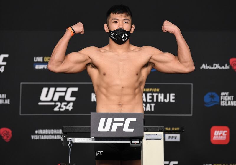 ABU DHABI, UNITED ARAB EMIRATES - OCTOBER 23: Da-Un Jung of South Korea poses on the scale during the UFC 254 weigh-in on October 23, 2020 on UFC Fight Island, Abu Dhabi, United Arab Emirates. (Photo by Josh Hedges/Zuffa LLC)