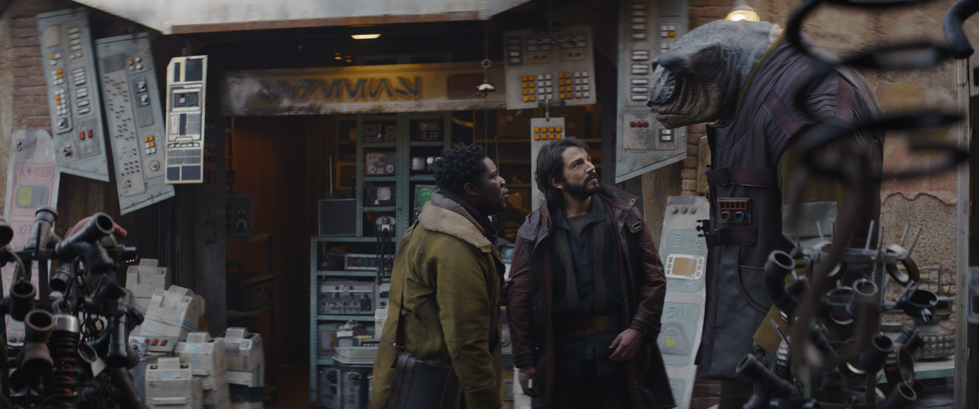 From left: Raymond Anum as Nurchi, Luna as Cassian Andor and Ian Whyte as Vetch.