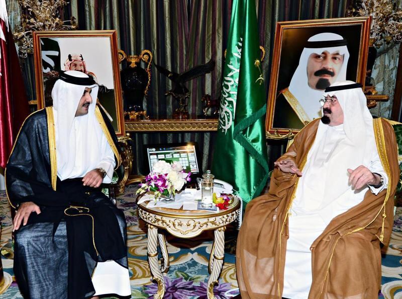 A handout picture released by the Saudi Press Agency on July 22, 2014 shows Saudi King Abdullah meeting with the emir of Qatar, Sheikh Tamim bin Hamad Al Thani in Jeddah. The two leaders “discussed cooperation between the two countries, in addition to developments... in the occupied Palestinian territories,” SPA state news agency said.  AFP Photo