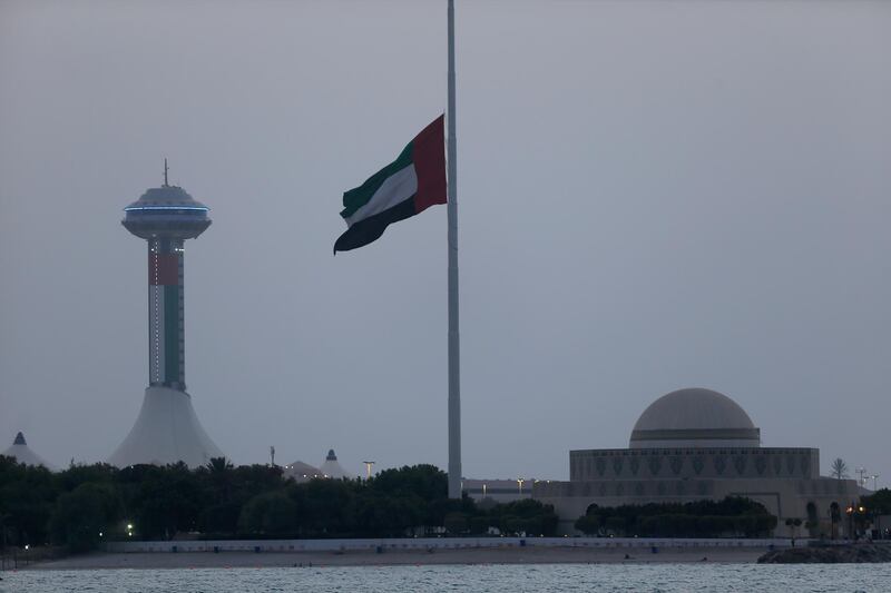 ABU DHABI - UNITED ARAB EMIRATES - 05SEPT2015 - Big flag flown half-mast on Corniche in Abu Dhabi, as UAE declares three day mourning in the wake of the death of 45 Emirati soldiers who lost their life in Yemen. Ravindranath K / The National *** Local Caption ***  RK0509-HalfMastflag12.jpg