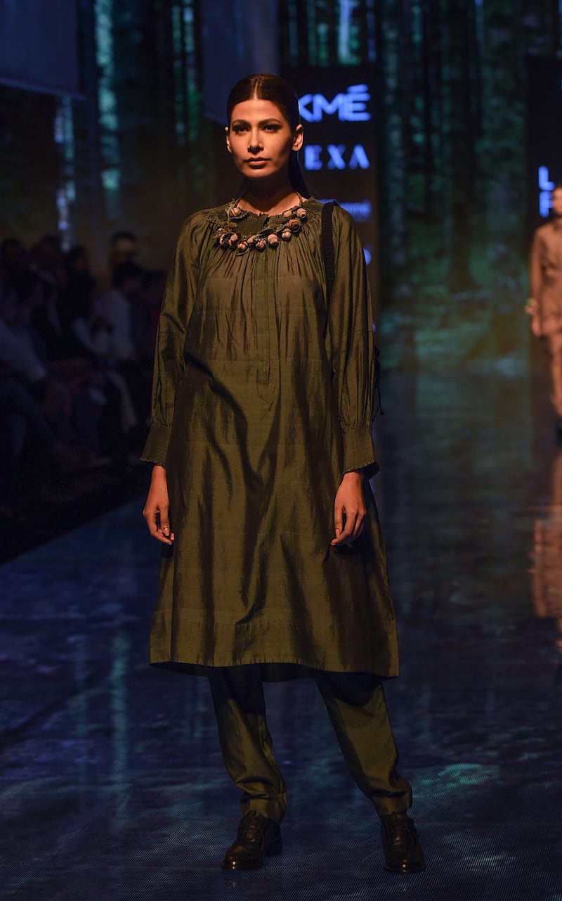 A model presents creations by designer SWGT during a fashion show at Lakme Fashion Week (LFW) Winter Festive in Mumbai on August 24, 2019.  - XGTY / RESTRICTED TO EDITORIAL USE
 / AFP / Sujit Jaiswal / XGTY / RESTRICTED TO EDITORIAL USE
