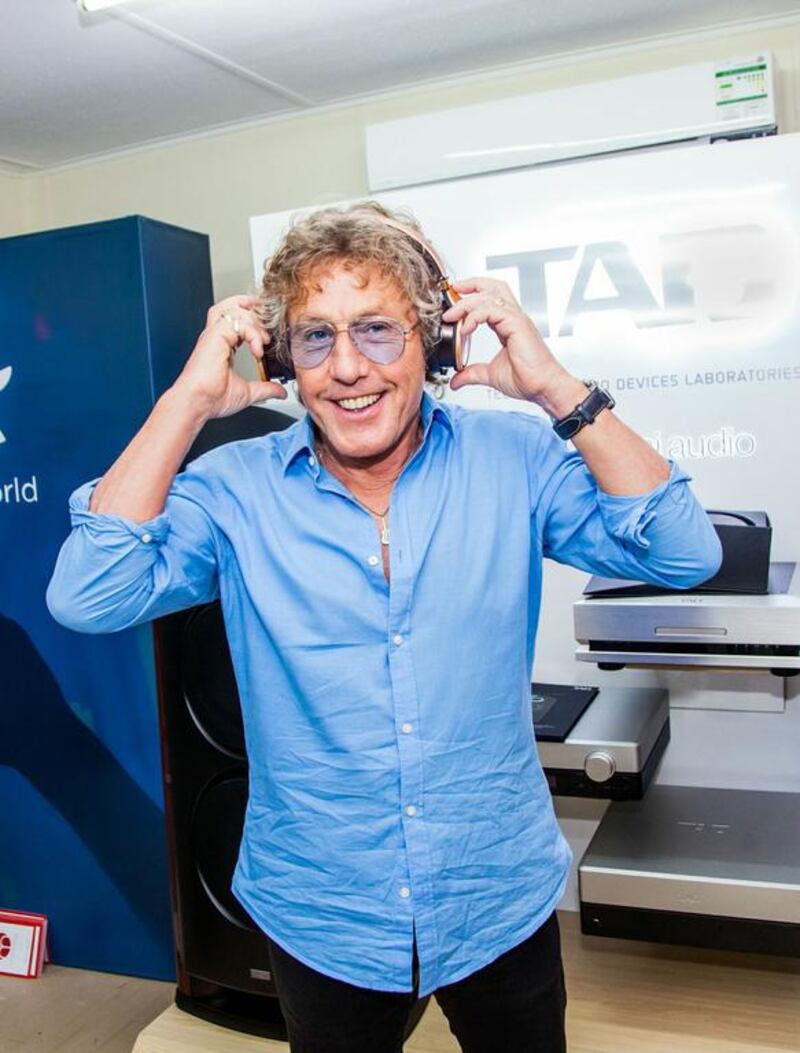 The Who’s Roger Daltry tries on headphones. Courtesy Lumin