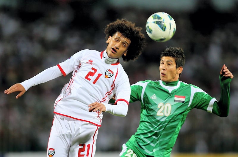 Dhurgham Ismael (R) of Iraq vies with Omar Abdelrahman of UAE as he attempts to score during the 21st Gulf Cup's final between United Arab Emirates (UAE) and Iraq on January 18, 2013 in Manama. United Arab Emirates won 2-1 against  Iraq.  AFP PHOTO/MARWAN NAAMANI
 *** Local Caption ***  291255-01-08.jpg