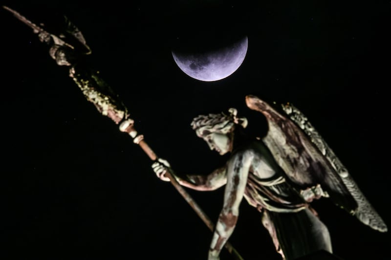 The moon next to the Quadriga statue of the Brandenburg Gate in Berlin. EPA/CLEMENS BILAN
