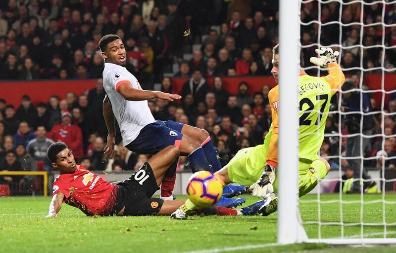 MANCHESTER, ENGLAND - DECEMBER 30:  Marcus Rashford of Manchester United beats Jordon Ibe and Asmir Begovic of AFC Bournemouth as he scores his team's third goal during the Premier League match between Manchester United and AFC Bournemouth at Old Trafford on December 30, 2018 in Manchester, United Kingdom.  (Photo by Michael Regan/Getty Images)