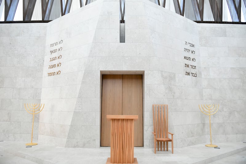 The alter is inscribed with the Ten Commandments