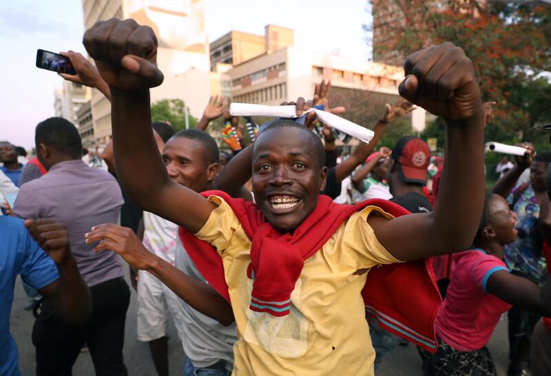 Zimbabweans celebrate after president Robert Mugabe resigns in Harare. Mike Hutchings / Reuters