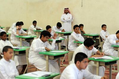 Saudi students sit for their final high school exams in the Red Sea port city of Jeddah on May 24, 2015.  AFP PHOTO / AMER SALEM / AFP PHOTO / AMER SALEM