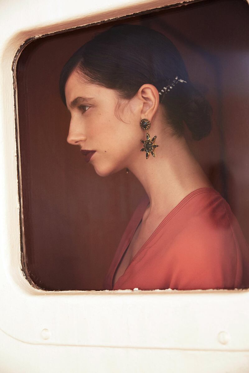 <p>Dress POR, Bottega Venetta&#39; Earrings, Dh826 Elsa O.&nbsp;Courtesy Alex Trommlitz</p>
