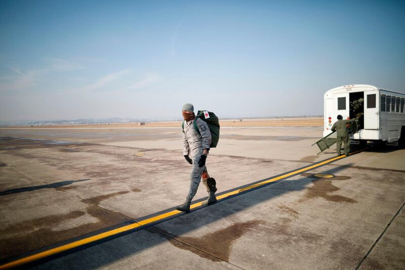 A US soldier takes part in a joint aerial drills called 'Vigilant Ace' between the US and South Korea at the Osan Air Base in Pyeongtaek on December 6, 2017.
The US and South Korea on December 4, kicked off their largest ever joint air exercise, an operation North Korea has labelled an "all-out provocation", days after Pyongyang fired its most powerful intercontinental ballistic missile. / AFP PHOTO / POOL / KIM HONG-JI