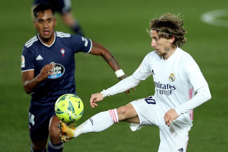 Real midfielder Luka Modric watched by Celta's midfielder Renato Tapia. EPA