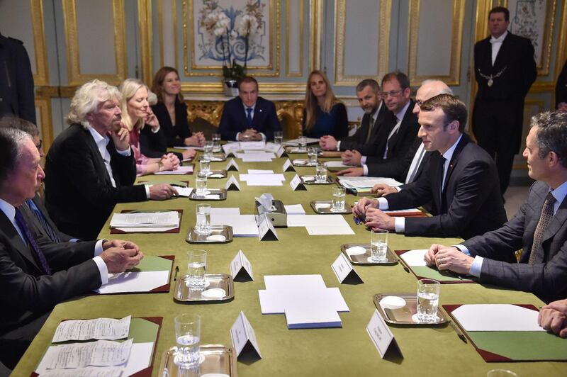 French President Emmanuel Macron (2ndR) meets with US businessman and politician Michael Bloomberg (L), US entrepreneur Bill Gates (behind Bloomberg), British entrepreneur Richard Branson (3rdL), US businessman Nat Simons (R), US tecnical expert Eric Gimon (4thR) and President of Virgin Unite, Jean Oelwang (6thR) on December 12, 2017 at the Elysee palace in Paris. 
Around 50 world leaders and environmental activist are expected in Paris for a major climate summit on December 12, the "One Planet Summit", hoping to jump-start the transition to a greener economy two years after the historic Paris agreement to limit climate change. / AFP PHOTO / POOL / CHRISTOPHE ARCHAMBAULT