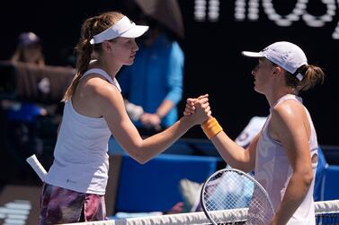 Elena Rybakina, left, of Kazakhstan, left, is congratulated by Iga Swiatek of Poland after their fourth round match at the Australian Open tennis championship in Melbourne, Australia, Sunday, Jan.  22, 2023.  (AP Photo / Mark Baker)