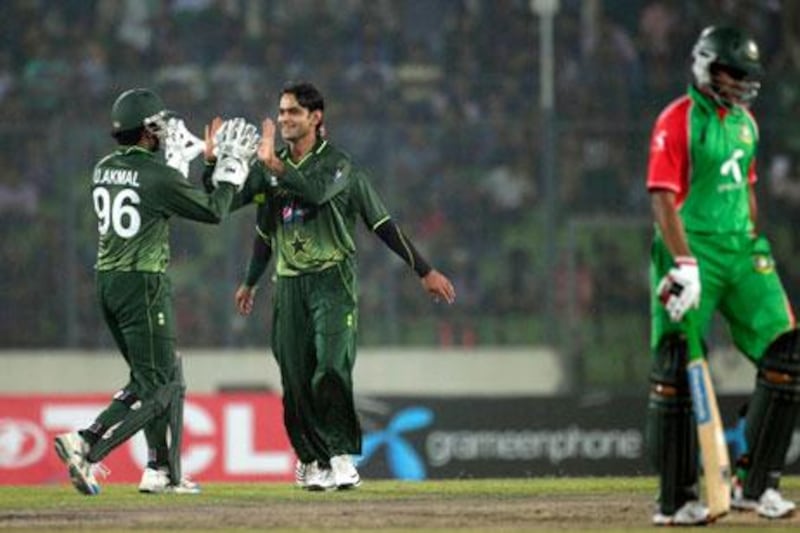 Mohammad Hafeez, centre, did well with bat and then ball against Bangladesh on Tuesday.