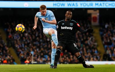 Soccer Football - Premier League - Manchester City vs West Ham United - Etihad Stadium, Manchester, Britain - December 3, 2017   Manchester City's Kevin De Bruyne in action with West Ham United's Pedro Obiang    Action Images via Reuters/Jason Cairnduff    EDITORIAL USE ONLY. No use with unauthorized audio, video, data, fixture lists, club/league logos or "live" services. Online in-match use limited to 75 images, no video emulation. No use in betting, games or single club/league/player publications. Please contact your account representative for further details.