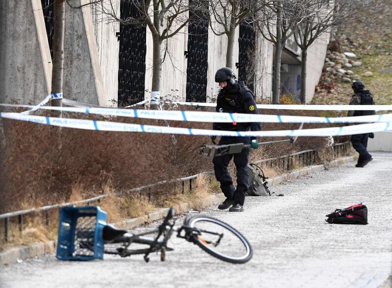 The police has cordoned off and investigates the area outside Varby Gard metro station south of Stockholm where two people were injured in an explosion on January 7, 2018. / AFP PHOTO / TT News Agency / Henrik MONTGOMERY / Sweden OUT