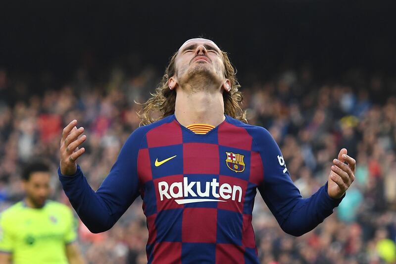 Barcelona's French forward Antoine Griezmann reacts after missing a goal opportunity  during the Spanish league football match between FC Barcelona and Getafe CF at the Camp Nou stadium in Barcelona on February 15, 2020. / AFP / Josep LAGO
