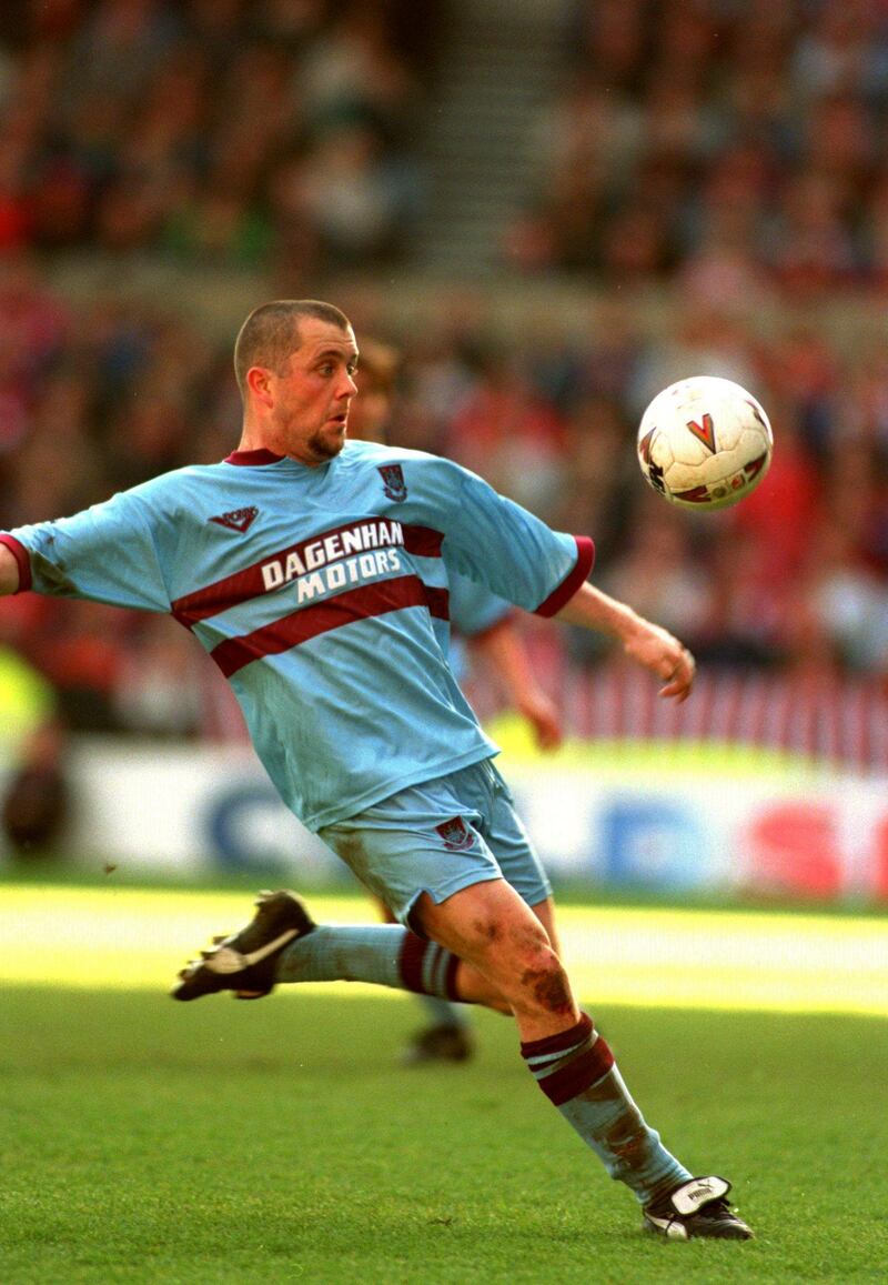 8 APR 1995:  JULIAN DICKS OF WEST HAM UNITED IN ACTION DURING A PREMIERSHIP MATCH AGAINST NOTTINGHAM FOREST AT THE CITY GROUND. THE GAME ENDED IN A 1-1 DRAW. Mandatory Credit: Ben Radford/ALLSPORT