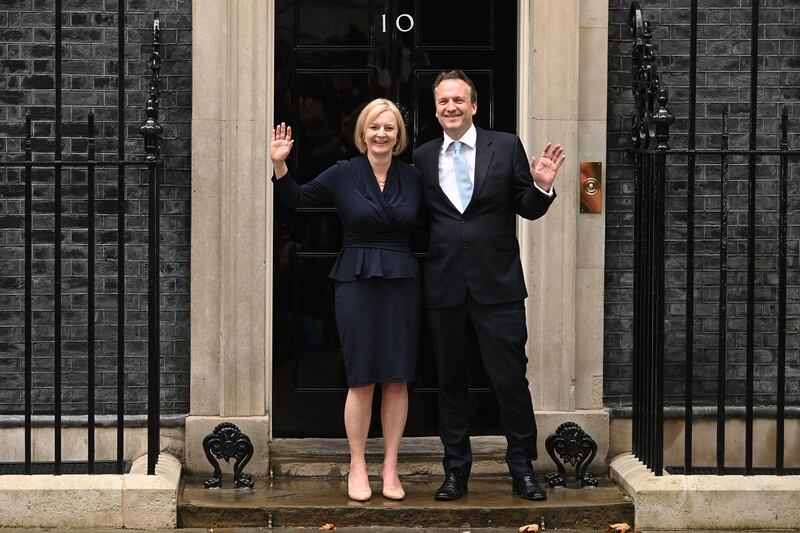 Liz Truss poses with her husband Hugh O'Leary at Downing Street on September 6, 2022 after becoming Prime Minister