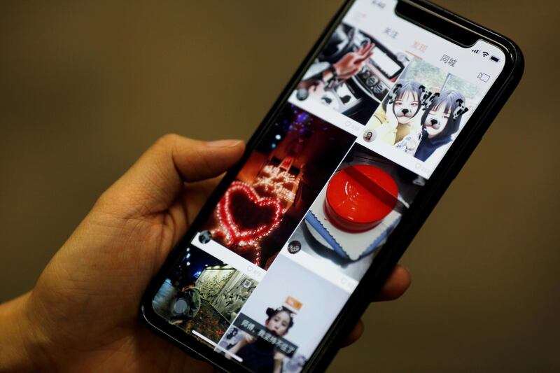 FILE PHOTO: Video-streaming app Kuaishou is pictured on a mobile phone in this illustration picture taken January 25, 2018.  REUTERS/Florence Lo/Illustration/File Photo